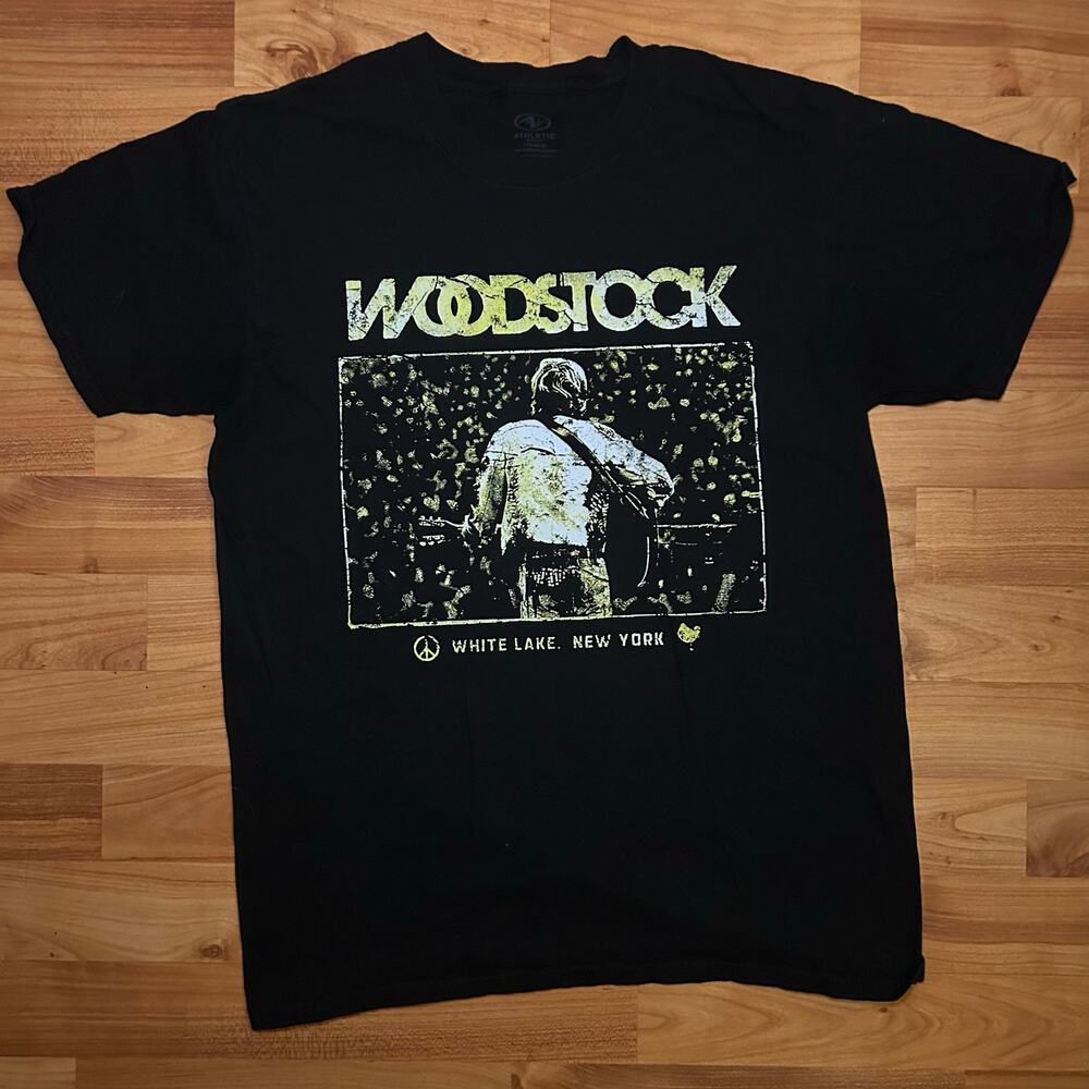 Woodstock Crowd Graphic T-Shirt Small